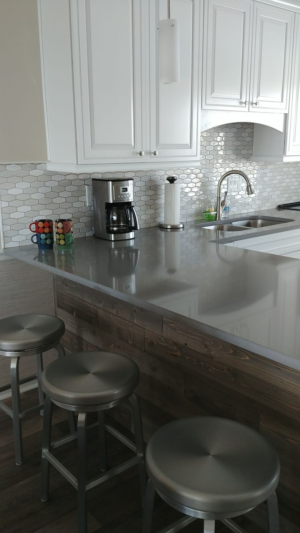 breakfast bar with 4 swivel chairs