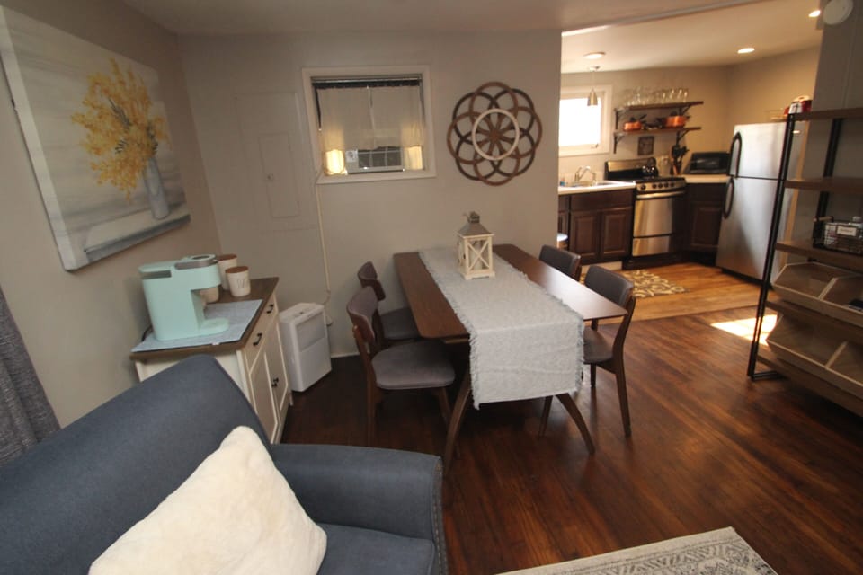 Open concept dining area to kitchen