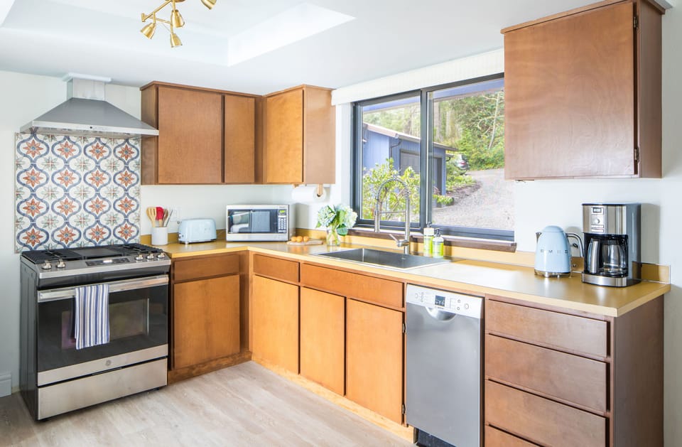 Full kitchen with new appliances