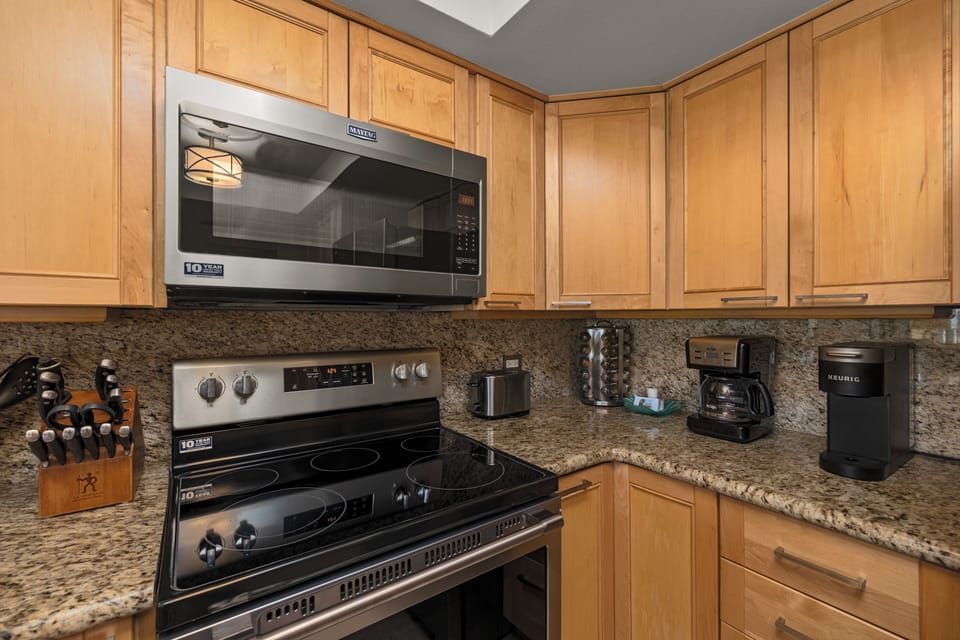 Large fully stocked kitchen 