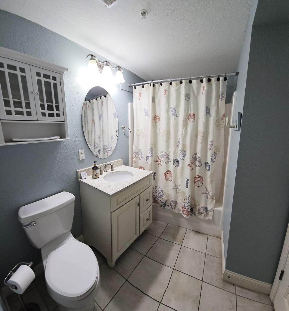 Second Bathroom - Tub/Shower