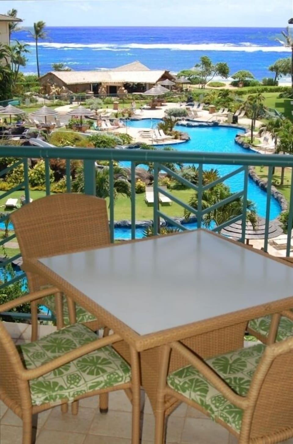 Lanai Seating Area--Watch the Whales! (December through April)