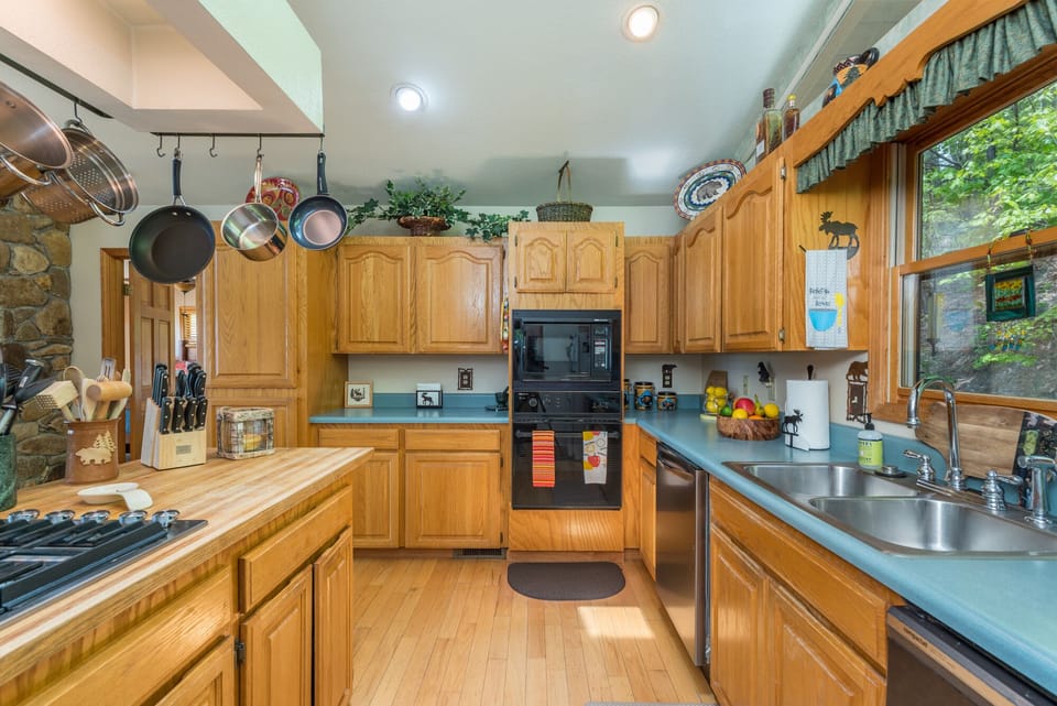 Huge kitchen with everything you need. Blender, crockpot, food processor & more.