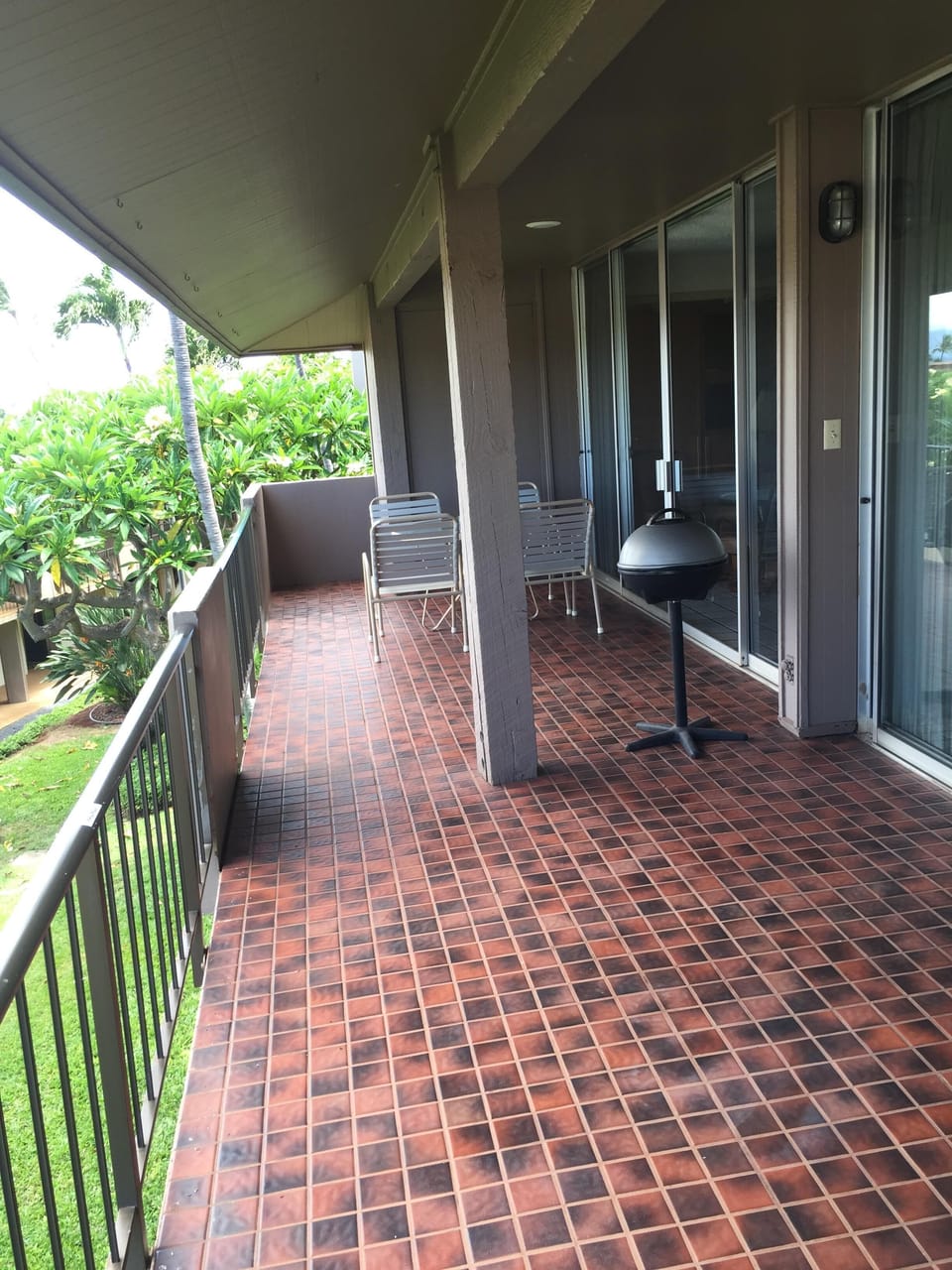Large Open Lanai with Dining Area and Grill