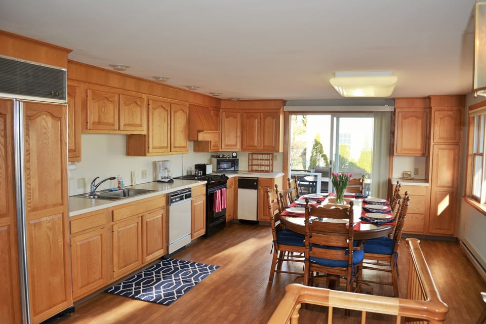 Open and bright kitchen