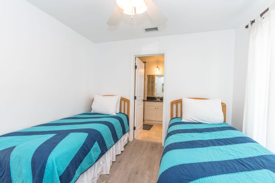 Second bedroom includes two twin beds and an en suite bathroom.
                