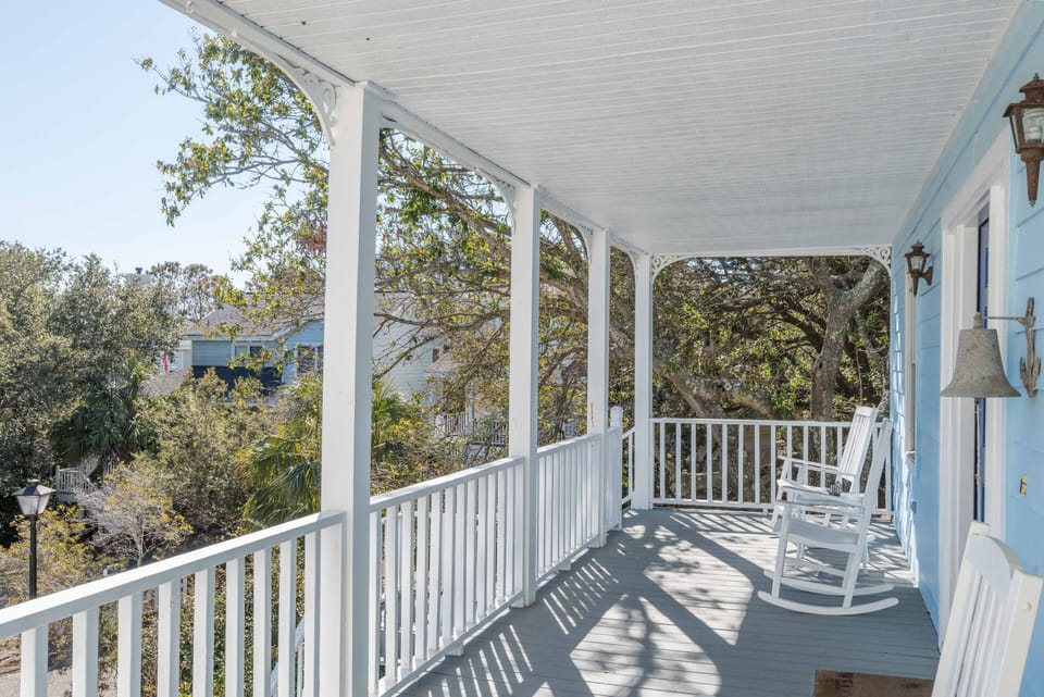 Front porch (downstairs)