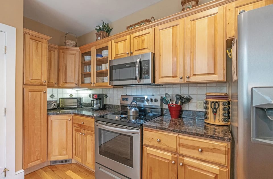 Kitchen--- Granite Counter-tops, Stainless Steel