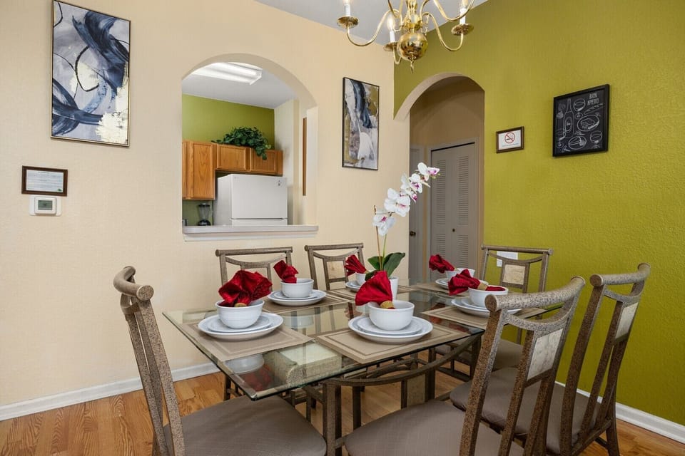 Dinning Table with 6 Chairs