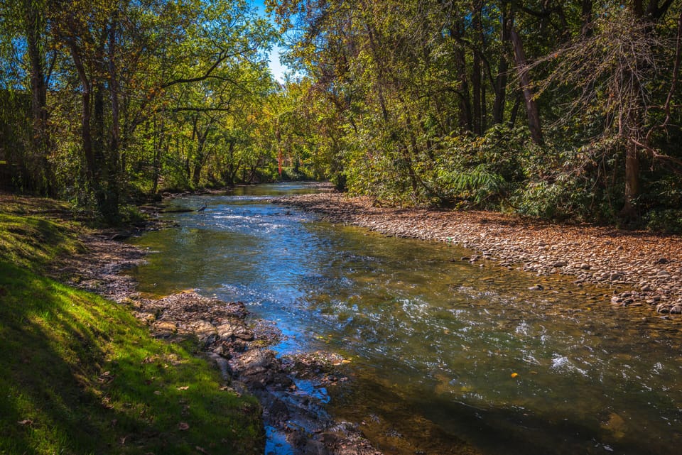 Pigeon Forge Luxury Cabin "Crystal Waters" - Located next to the Little Pigeon River