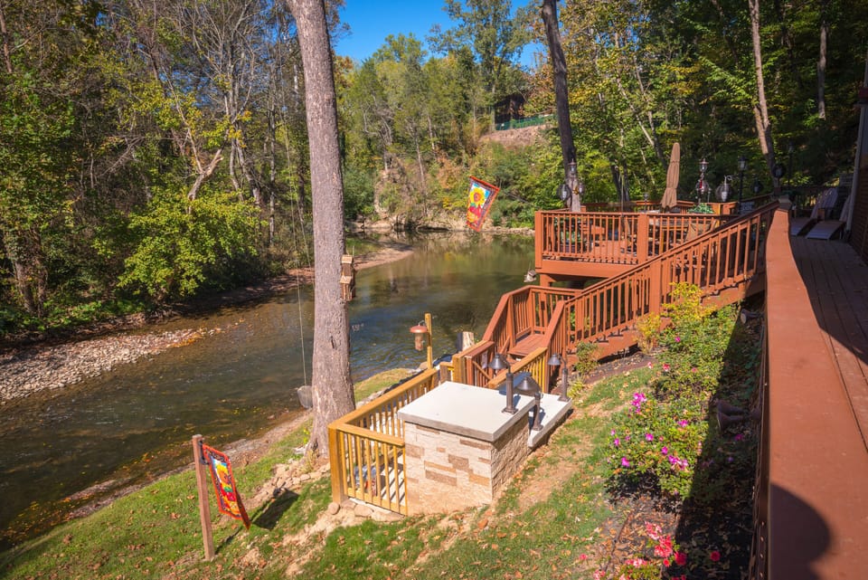 Luxury Pigeon Forge Cottage "Crystal Waters" - Lower Level Decks on the Little Pigeon River