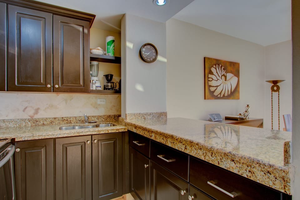 Blender, Toaster, Coffee Pot, Juicer & most pots & pans