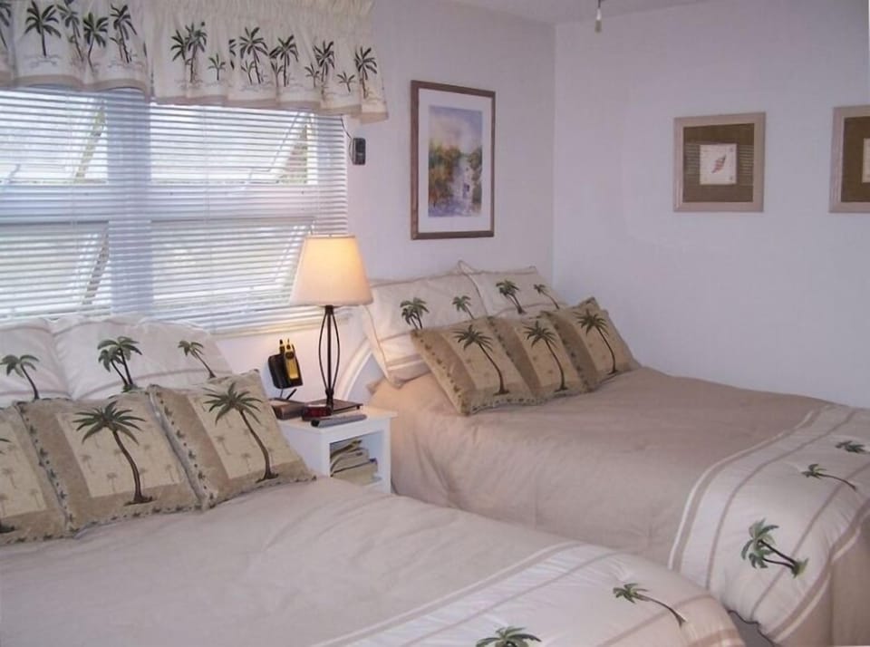 2 Queen Beds. Flat Screen TV In Bedroom