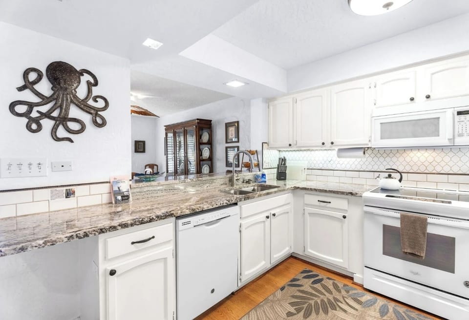 Remodeled Fully-Equipped Kitchen with Granite and New Appliances
