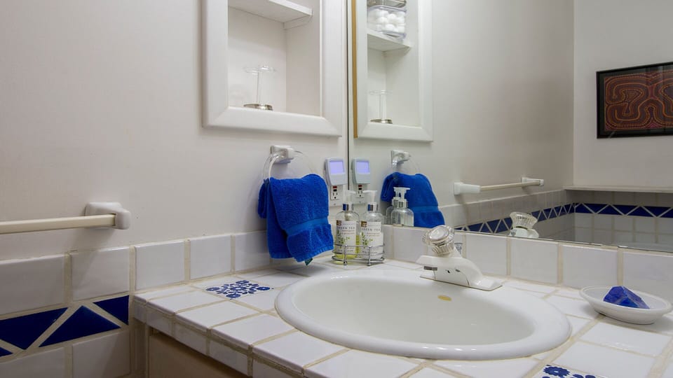 The Bison half bath is a mirror image of the Longhorn bath