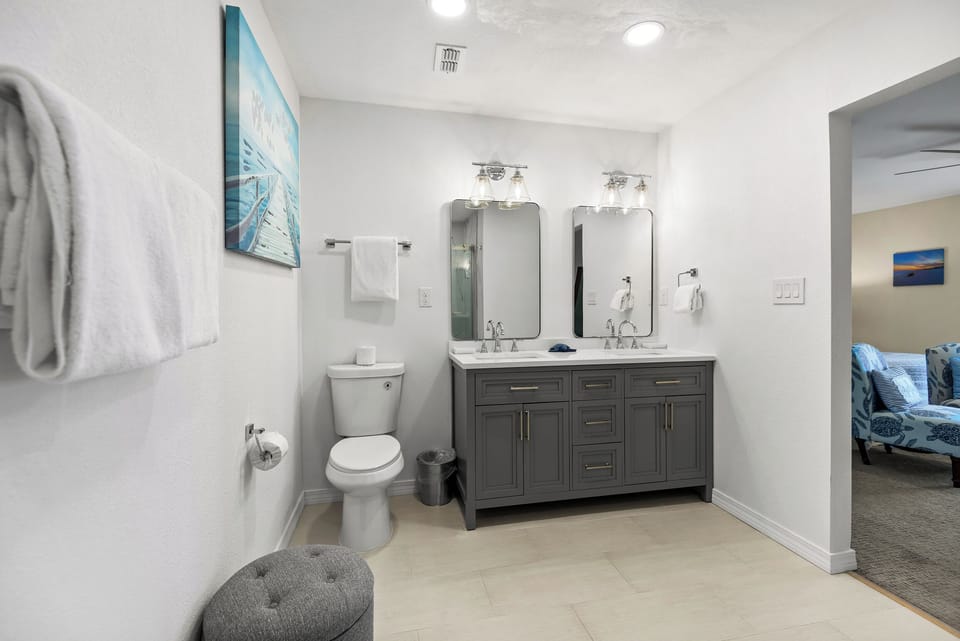 Third floor primary ensuite bathroom