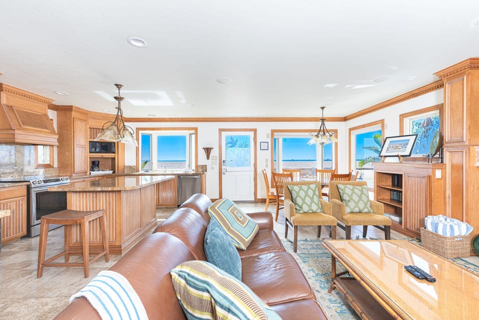 The open floor plan that blends kitchen, living, and dining areas is the perfect recipe for group hangouts.
                