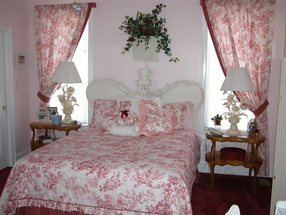 Master suite includes a large bathroom with shower and tub, and walk in closet.