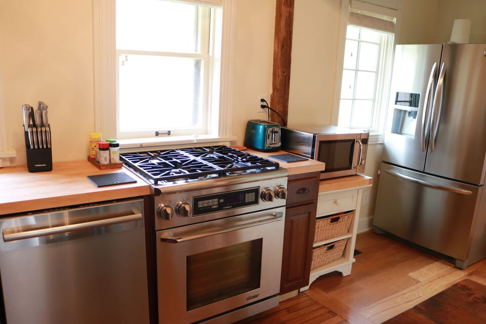 All stainless appliances: w/gas cooktop and convection oven.  