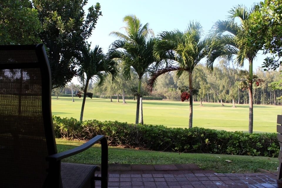 Relax ! Resort is to the left and Best Beach is right across the fairway!