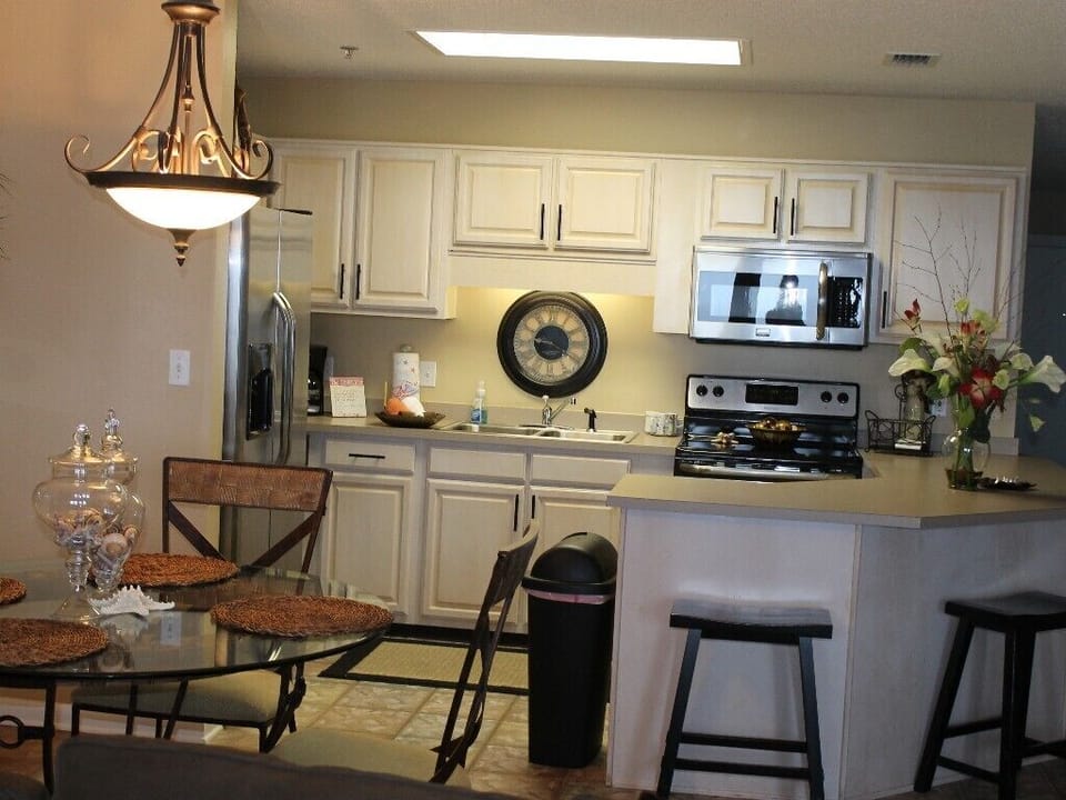 Fully equipped and clean kitchen with all new stainless steel appliances