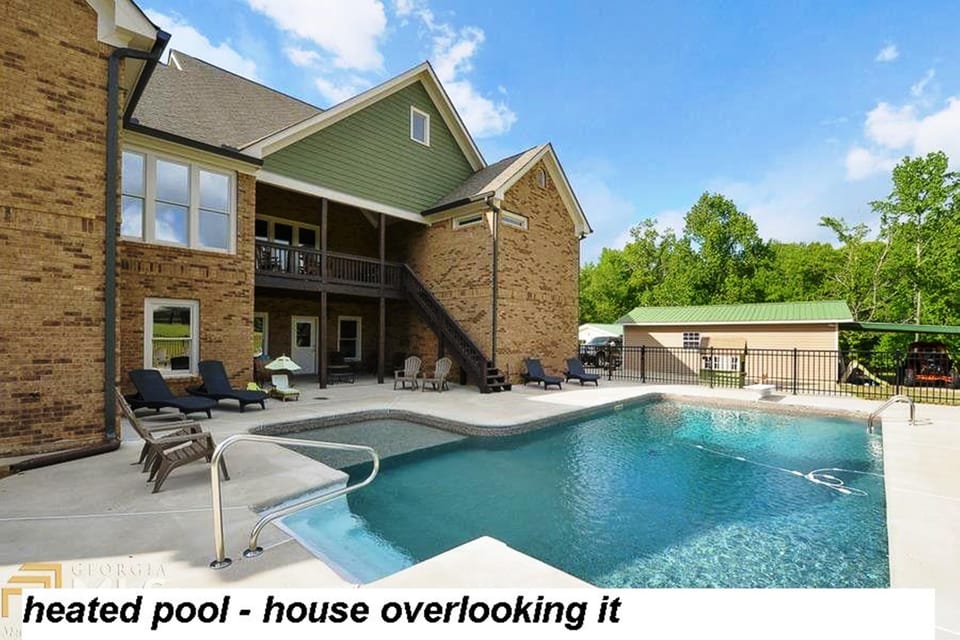 Read my full description before booking to see rules to book. 