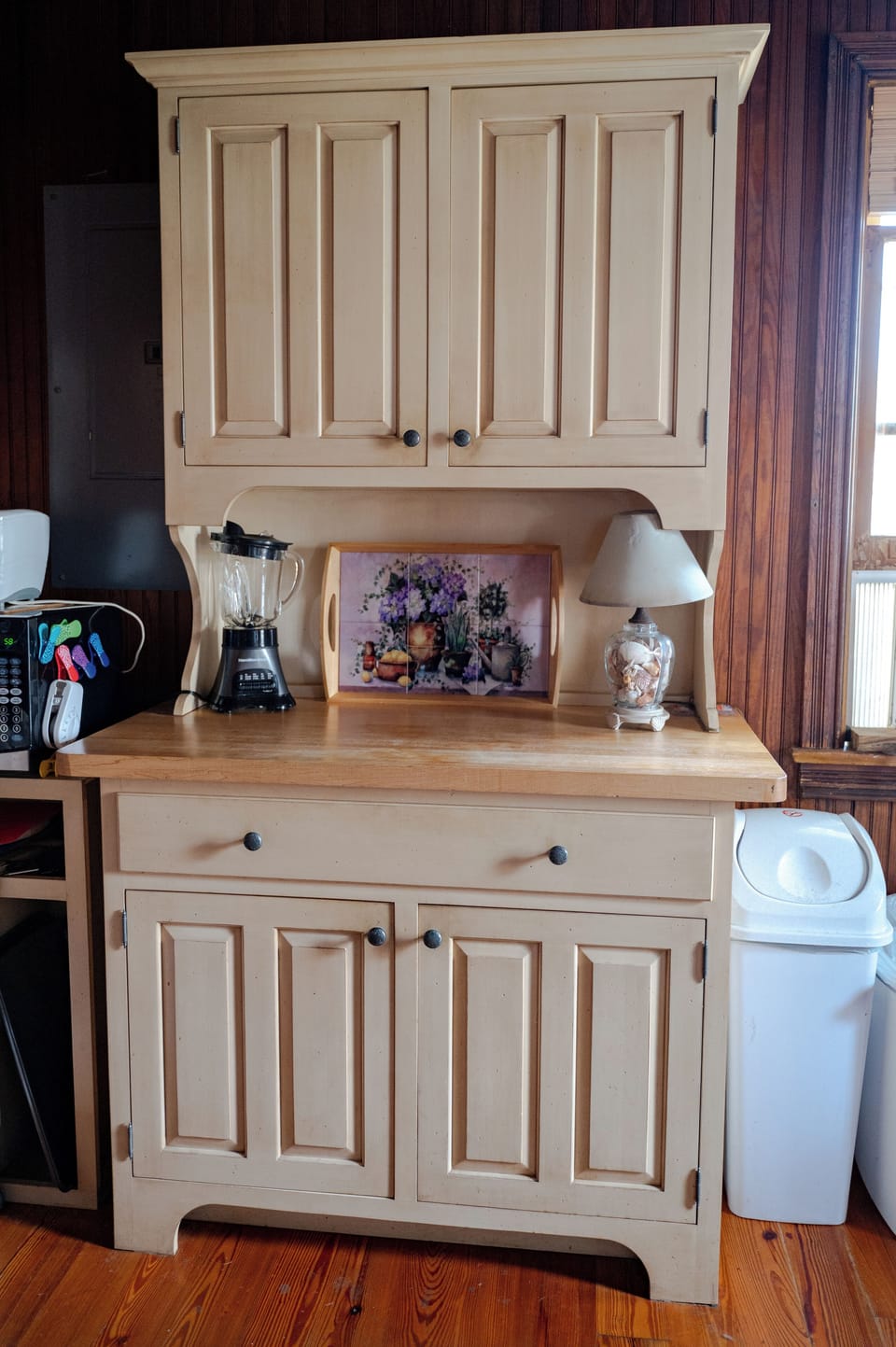 Kitchen hutch