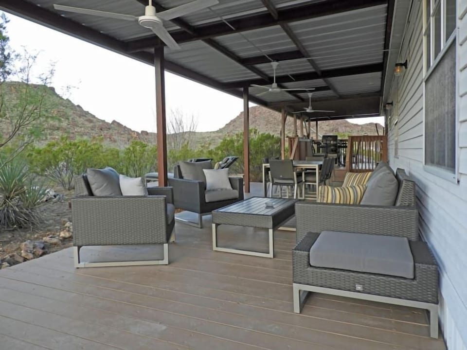 2 Lower Deck Seating DSCN1053.jpg