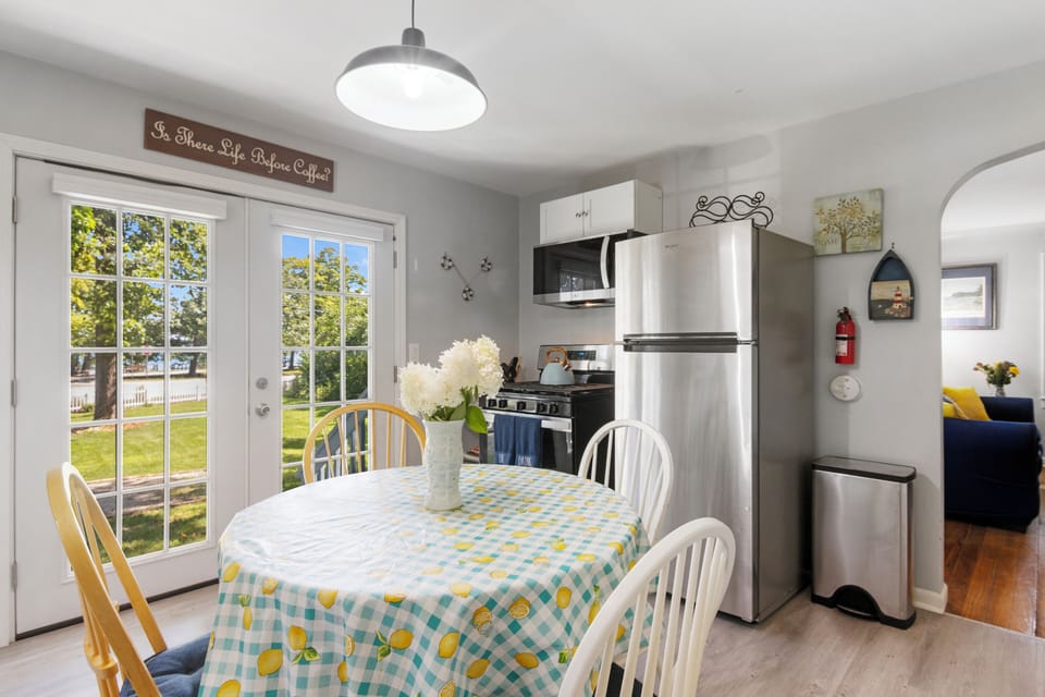 stainless steel appliances. New Oven & Microwave.