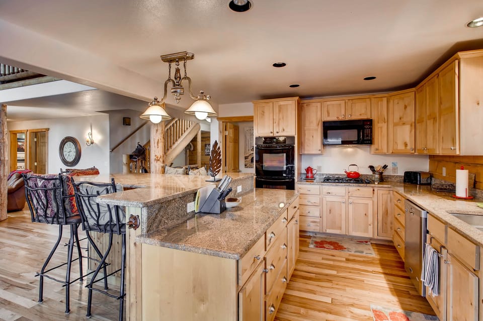 The huge kitchen is very well stocked and equipped. You will have everything you need for your vacation.