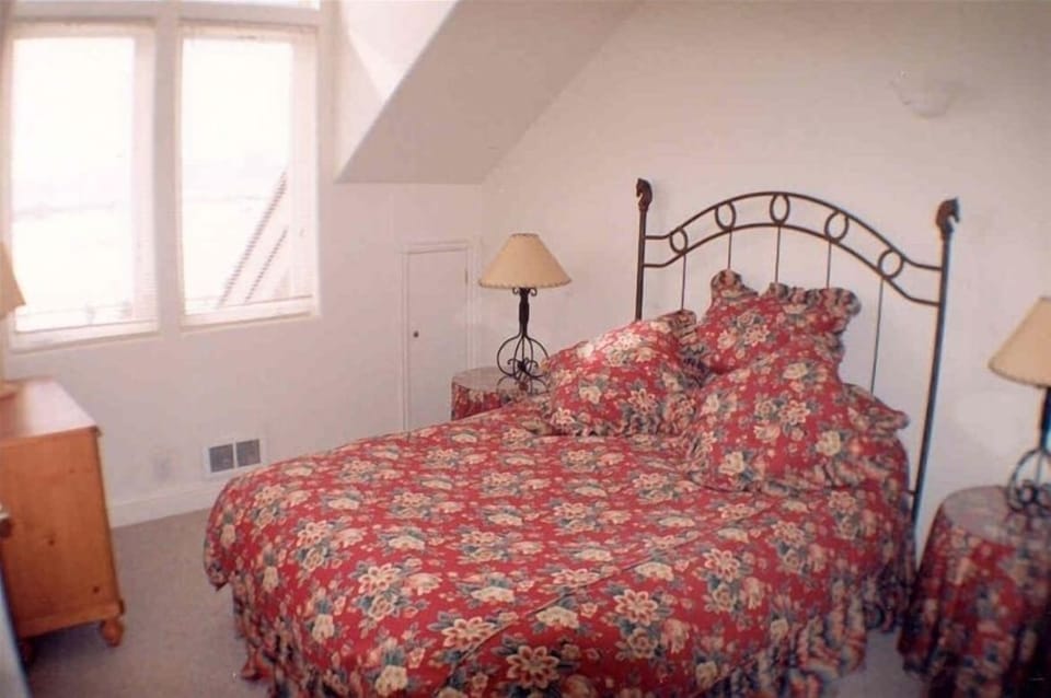 Queen size bed on the 2nd floor of the townhome