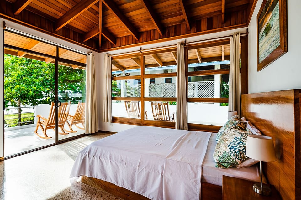 Bedroom 4: Upper Level Oceanview with king and 2 twins.