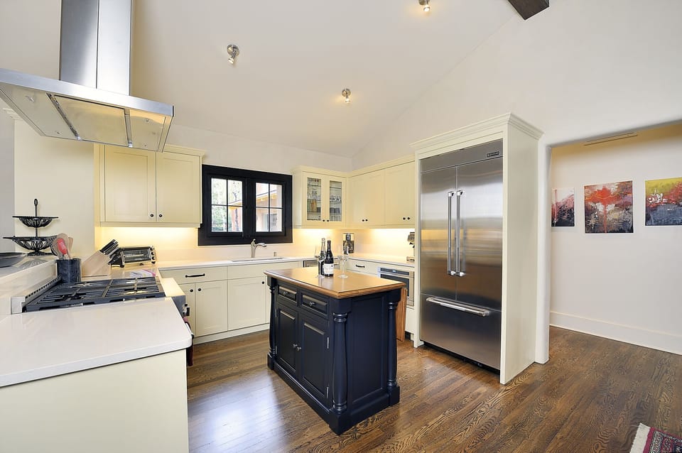 Completely equipped professional kitchen