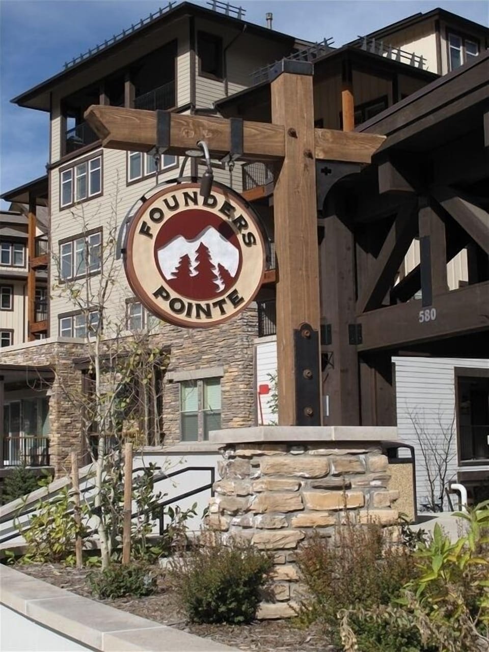 Founders Pointe Entrance