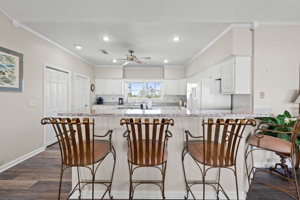 Charming breakfast bar for casual meals, morning coffee or gathering w/ friends