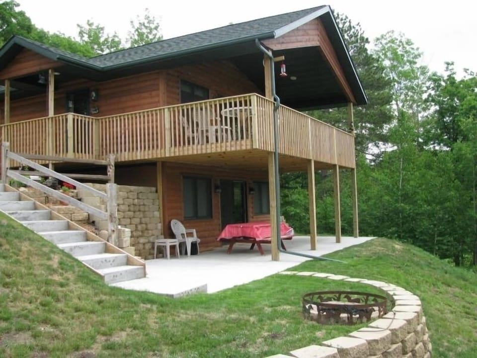 The cabin overlooks the Lake from the deck.