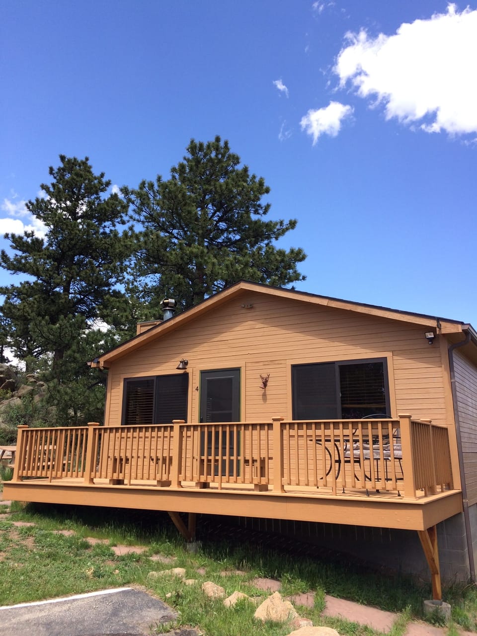cabin from driveway 