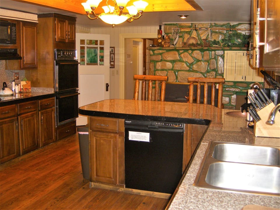 ...KITCHEN....