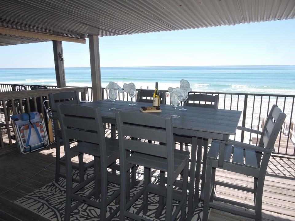 Have a glass of wine while enjoying the cool breezes and spectacular view. 