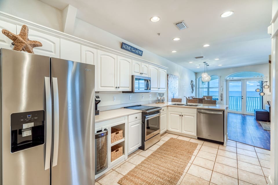 Kitchen - Supplied with Stainless Steel Appliances