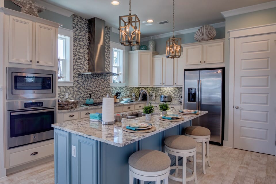 Full kitchen with all you need to make your own home cooking 
