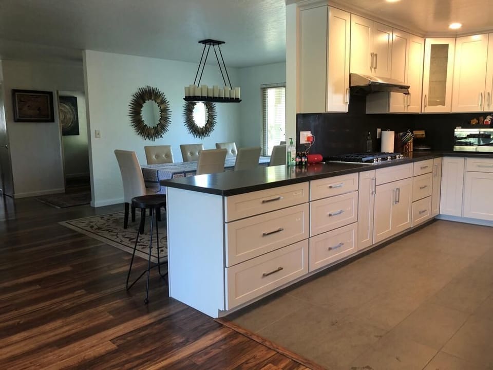kitchen/dining area