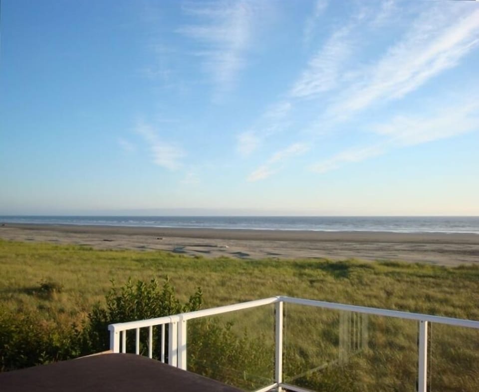 Hot Tub Privacy: No Homes on the Beach to the South as Far as the Eye Can See