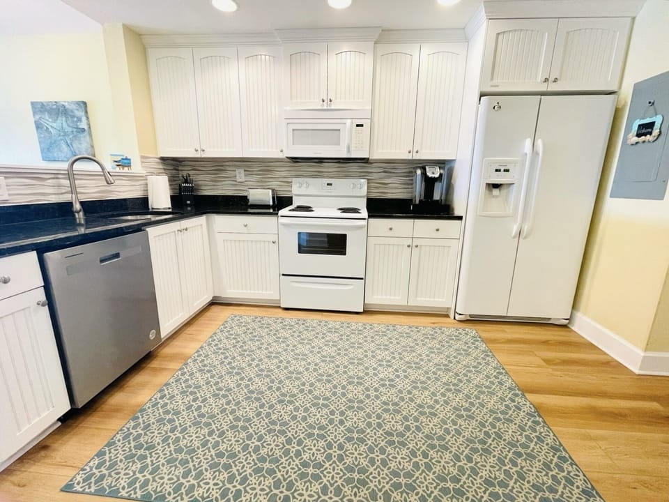 Fully equipped spacious kitchen with full size appliances and Keurig