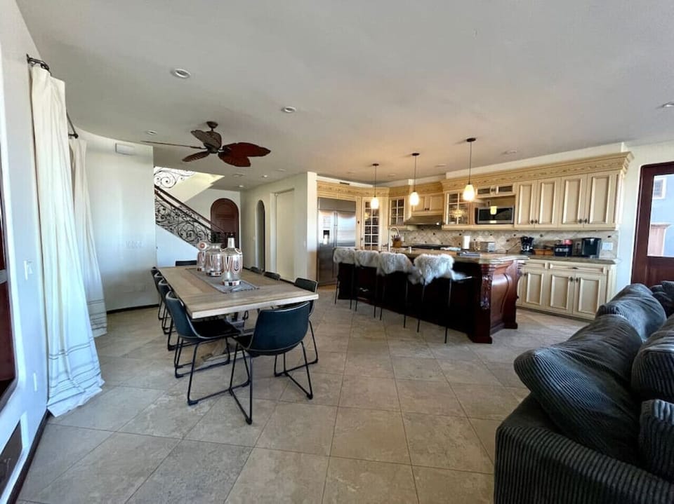 Casa Ballena, Luxury On The Bay!