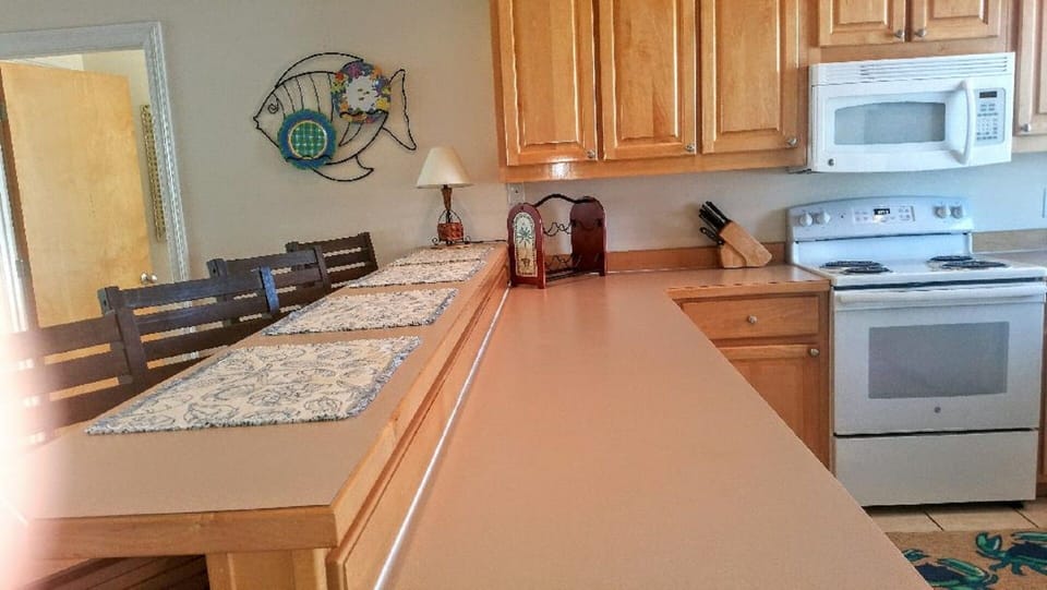 kitchen bar, counter