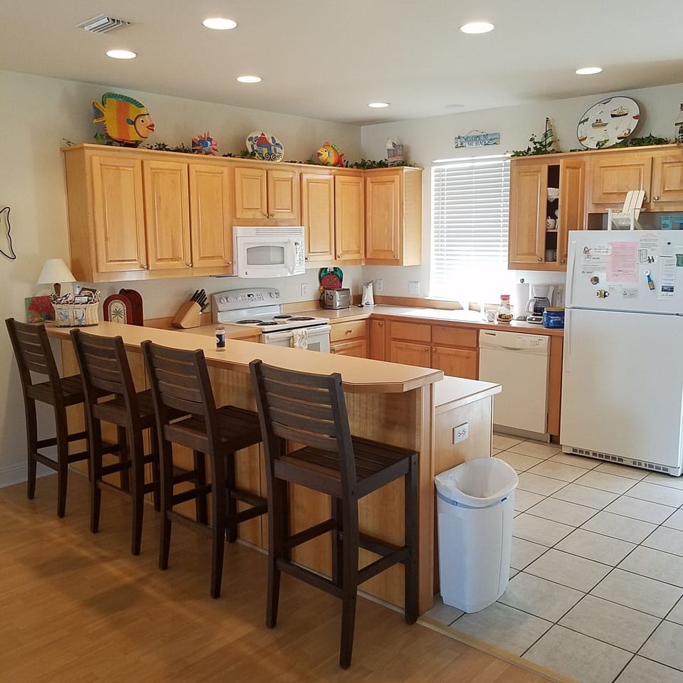 bar and kitchen area