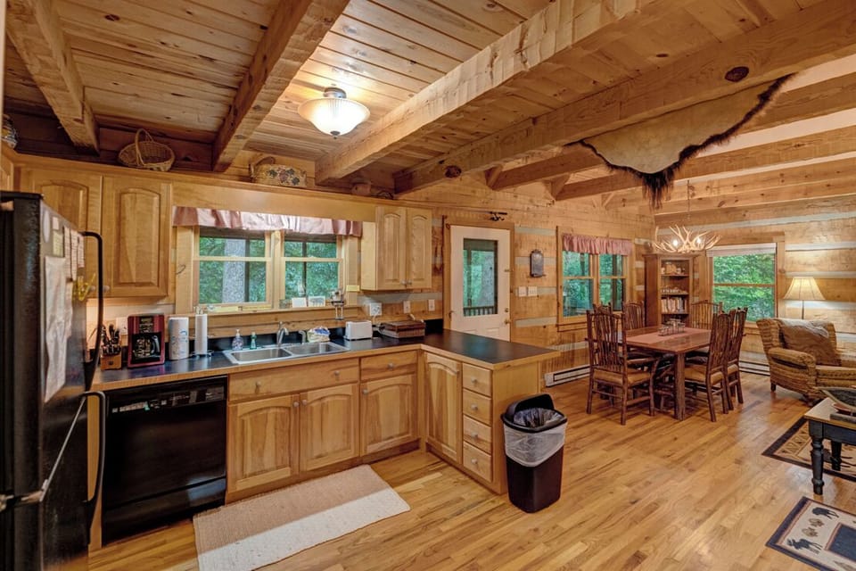 Open Floor Plan--- Kitchen/Dining Rooms