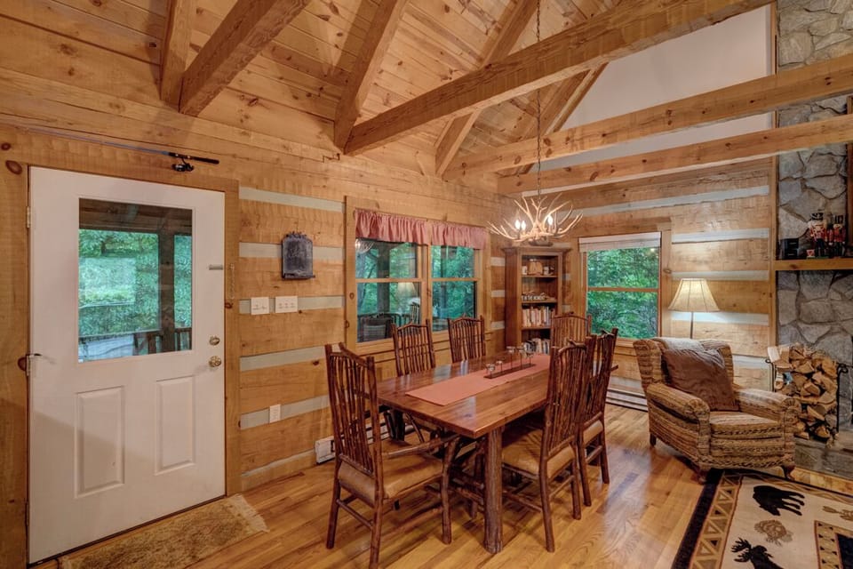 Dining Room Area--- Large Table