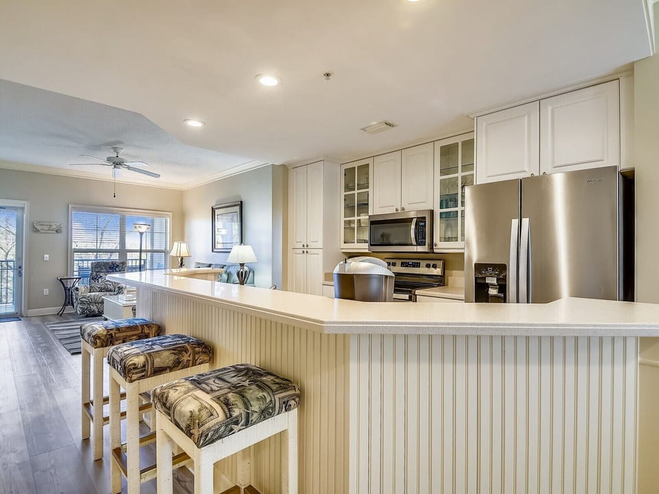Kitchen with Breakfast Counter at 304 North Shore Place